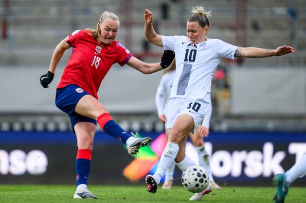 260414 Frida Maanum of Norway and Dominika Conc of Slovenia during the FIFA Women s World Cup Qualifier football match between Norway and Slovenia on April 14, 2026 in Lillestrom Photo Marius Simensen BILDBYRAN COP 238 VG0919 bbeng fotball soccer football fotboll fifa world cup qualifiers vm kvalifisering kvinner vm kvalik landskamp dam norge norway slovenien slovenia  Copyright: MARIUSxSIMENSEN BB260414BB514