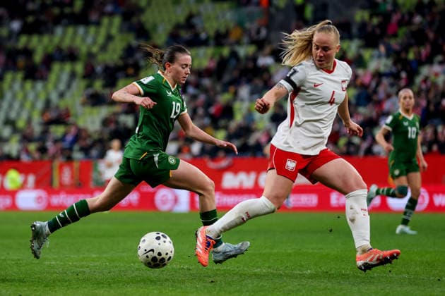2027 FIFA Women s World Cup European Qualifiers, Polsat Plus Arena, Gdansk, Poland 14 4 2026 Poland vs Republic of Ireland WNT Ireland s Abbie Larkin in action with Poland s Paulina Dudek Abbie Larkin in action with Paulina Dudek 14 4 2026  Copyright: x INPHO RyanxByrnex RB2_0030