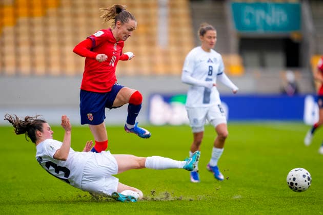 Women s international football match Norway Slovenia Lillestrom 20260414 Slovenia s Zala KuÅ¡trin duels with Norway s Caroline Graham Hansen in the Women s World Cup qualifying match between Norway and Slovenia at Arasen Stadium Photo Lise Aserud NTB Lillestrom Norway EDITORIAL USE ONLY RESTRICTED USE FOR BETTING COMPANIES  Copyright: xLisexAserudx xNTBx