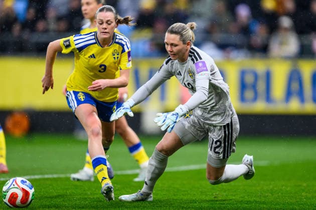 260414 Sofia Reidy and goalkeeper Jennifer Falk of Sweden during the FIFA Women s World Cup Qualifier football match between Sweden and Denmark on April 14, 2026 in Gothenburg Photo Carl Sandin BILDBYRAN code CS CS0928 fotboll football soccer fotball vm kval kval fifa womens world cup qualifier qualifier sverige sweden danmark denmark dam bbeng women kvinner  Copyright: CARLxSANDIN BB260414CS010