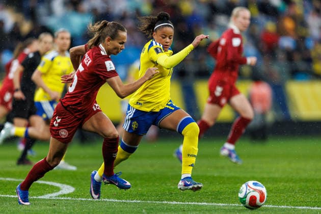 260414 Frederikke Thogersen of Denmark and Felicia Schröder of Sweden during the FIFA Women s World Cup Qualifier football match between Sweden and Denmark on April 14, 2026 in Gothenburg Photo Michael Erichsen BILDBYRAN COP 89 CS0928 fotboll football soccer fotball vm kval kval fifa womens world cup qualifier qualifier sverige sweden danmark denmark dam bbeng women kvinner  Copyright: MICHAELxERICHSEN BB260414MI017