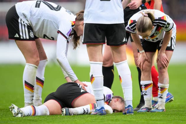 Womens soccer, FIFA Womens World Cup qualifier, 20260414, Germany Austria In the picture Injury, Giulia GWINN Germany, 7 Nuremberg Max Morlock Stadium Bavaria Germany Copyright: Passion2Press MarkusxFischerx