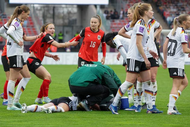 14 04 2026, xgrfx, football world cup qualification women , Germany Austria v l injury, Giulia Gwinn German womens national team DFL DFB REGULATIONS PROHIBIT ANY USE OF PHOTOGRAPHS as IMAGE SEQUENCES and or QUASI VIDEO Nuremberg
