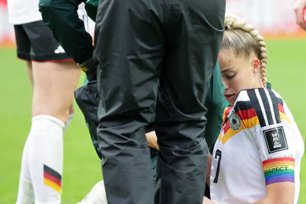 14 04 2026, xgrfx, football world cup qualification women , Germany Austria v l injury, Giulia Gwinn German womens national team DFL DFB REGULATIONS PROHIBIT ANY USE OF PHOTOGRAPHS as IMAGE SEQUENCES and or QUASI VIDEO Nuremberg