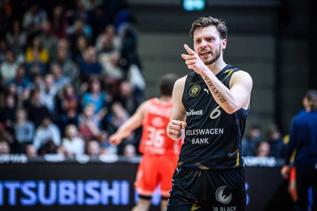 easycredit BBL Basketball Bundesliga 2025 2026 Catch-up match 23 Matchday 14 04 2026 Science City Jena vs Basketball Löwen Braunschweig Ferdinand Zylka Braunschweig , Portrait, Emotion, Fingerzeig Sparkassen Arena