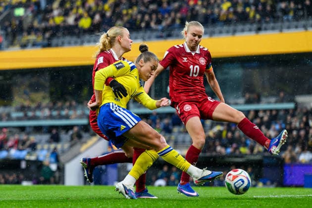 260414 Olivia Holdt and Pernille Harder of Denmark against Filippa Angeldahl of Sweden during the FIFA Women s World Cup Qualifier football match between Sweden and Denmark on April 14, 2026 in Gothenburg Photo Mathias Bergeld BILDBYRAN kod MB CS0928 fotboll football soccer fotball vm kval kval fifa womens world cup qualifier qualifier sverige sweden danmark denmark dam bbeng women kvinner  Copyright: MATHIASxBERGELD BB260414MB024