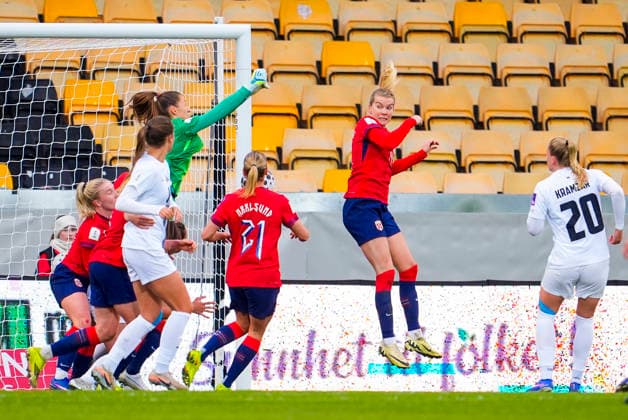 Women s international football match Norway Slovenia Lillestrom 20260414 Norway s goalkeeper Cecilie Fiskerstrand and Ada Hegerberg in the Women s World Cup qualifying match between Norway and Slovenia at Arasen Stadium Photo Lise Aserud NTB Lillestrom Norway EDITORIAL USE ONLY RESTRICTED USE FOR BETTING COMPANIES  Copyright: xLisexAserudx xNTBx