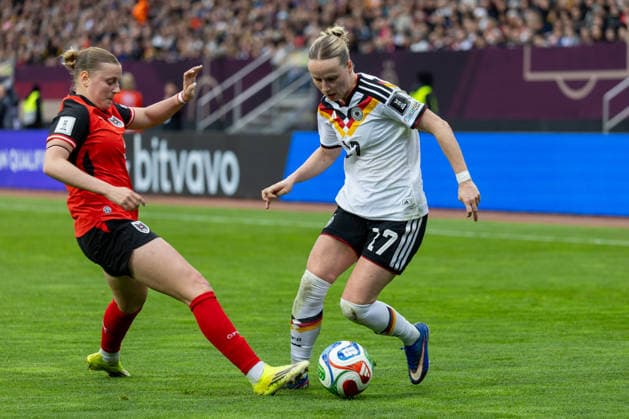 Germany Football World Cup Qualification Europe Women 2026, Matchday 3 Germany vs Austria Max Morlock Stadium Nuremberg Gutmann Sarah Womens National Team Austria, 3 in duel against Kett Franziska German Womens National Team, 17 Copyright: xMichellexLukax