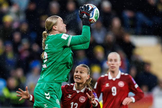 260414 goalkeeper Freja Thisgaard ans Stine Sandbech of Denmark during the FIFA Women s World Cup Qualifier football match between Sweden and Denmark on April 14, 2026 in Gothenburg Photo Michael Erichsen BILDBYRAN COP 89 CS0928 fotboll football soccer fotball vm kval kval fifa womens world cup qualifier qualifier sverige sweden danmark denmark dam bbeng women kvinner  Copyright: MICHAELxERICHSEN BB260414MI020