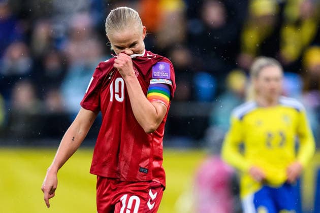 260414 Pernille Harder of Denmark looks dejected during the FIFA Women s World Cup Qualifier football match between Sweden and Denmark on April 14, 2026 in Gothenburg Photo Carl Sandin BILDBYRAN code CS CS0928 fotboll football soccer fotball vm kval kval fifa womens world cup qualifier qualifier sverige sweden danmark denmark dam bbeng women kvinner depp  Copyright: CARLxSANDIN BB260414CS012