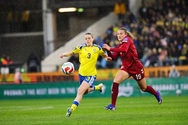 GOTHENBURG, SWEDEN 20260414 Sweden s Sofia Reidy and Denmark s Cecilie Floe during Tuesday s World Cup qualifying soccer match between Sweden and Denmark at Gamla Ullevi in Gothenburg GÖTEBORG SWEDEN x9200x  Copyright: xAdamxIhse TTx WORLD CUP QUALIFYING SWEDEN-DENMARK