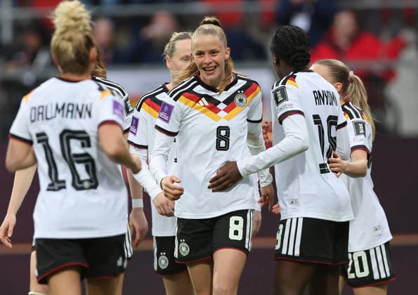 Vivien Endemann Torjubel 2-0 , WM Frauen Qualifikation , Deutschland-Österreich , Fußball , Frauen , in den Max Morlock Stadion, in Nürnberg , Bayern , Deutschland. April 14 , 2026 . Photo by: Davide Elias IPA Photo Pressefoto DENL Copyright: xDavidexEliasx