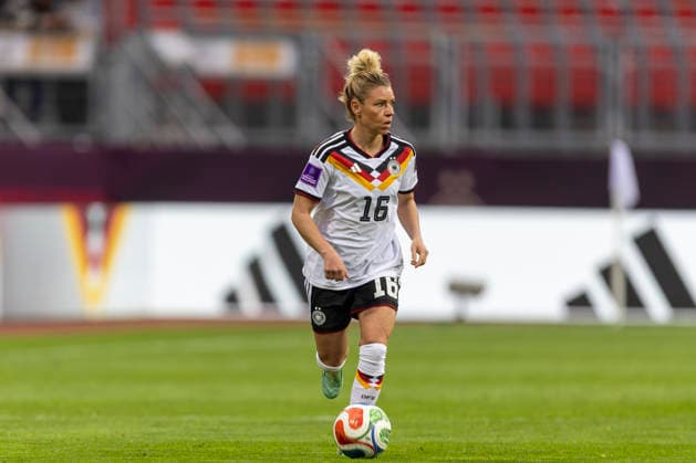 GER, nuremburg, football, womens football, womens world cup qualifiers, matchday 3, Germany vs. Austria in picture f.l.: Linda Dallmann (Germany 16), with ball 14.04.2026, Max-Morlock Stadium Nuremberg DFB REGULATIONS PROHIBIT ANY USE OF PHOTOGRAPHS AS IMAGE SEQUENCES AND OR QUASI-VIDEO, Nuremberg Max-Morlock Stadium Bavaria Germany Copyright: xPaulxFritzx