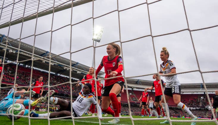 14 04 2026, World Cup Qualification Europe, Women 2026, Matchday 3, Germany Austria, at Max Morlock Stadium Nuremberg, Nicole Anyomi Germany scores to make it 1 0 against goalkeeper Mariella El Sherif Austria
