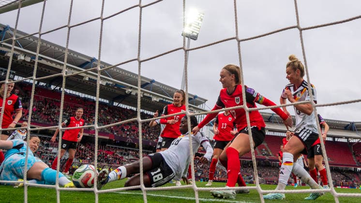 14 04 2026, World Cup Qualification Europe, Women 2026, Matchday 3, Germany Austria, at Max Morlock Stadium Nuremberg, Nicole Anyomi Germany scores to make it 1 0 against goalkeeper Mariella El Sherif Austria