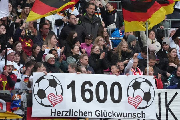 Fans congratulate to 1600 goals Nuremberg 14 04 2026 Germany vs Austria, Max Morlock Stadium, Womens World Cup Qualification