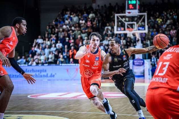 easycredit BBL Basketball Bundesliga 2025 2026 Catch-up match 23 Matchday 14 04 2026 Science City Jena vs Basketball Löwen Braunschweig v re Bryant Crawford Braunschweig on the ball against Kristofer Krause Jena Sparkassen Arena