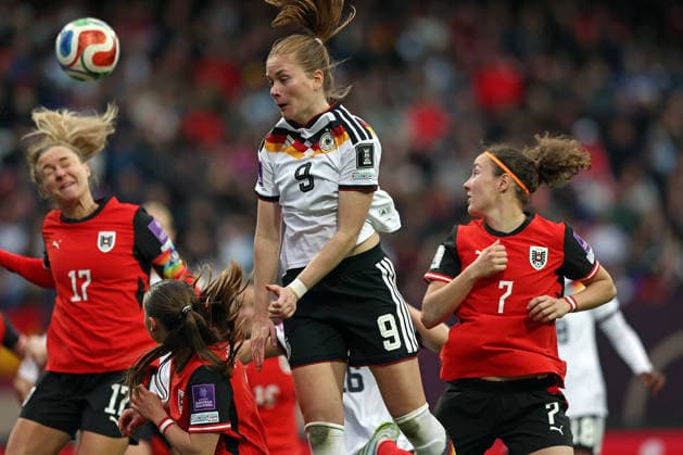 14 04 2026, xovx, Soccer Womens World Cup Qualification, Germany Austria v l Sarah Puntigam Austria , Sjoeke Nüsken Germany , Melanie Brunnthaler Austria Nuremberg Max Morlock Stadion Bayern Germany DE
