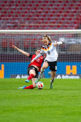 Eileen Campbell 10 Austria and Vivien Endemann 8 Germany in a duel for the ball during the international match between Germany Austria on 14 04 2026 in Nuremberg Nuremberg Max Morlock Stadium Bayern Germany