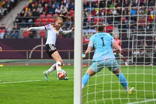 Goal Vivien ENDEMANN GER to 2 0, Action ,Goal kick against goalkeeper Mariella EL SHERIF AUT Soccer World Cup Qualification Women Germany Austria on 14 04 2026 Max Morlock Stadion Nuernberg Â
