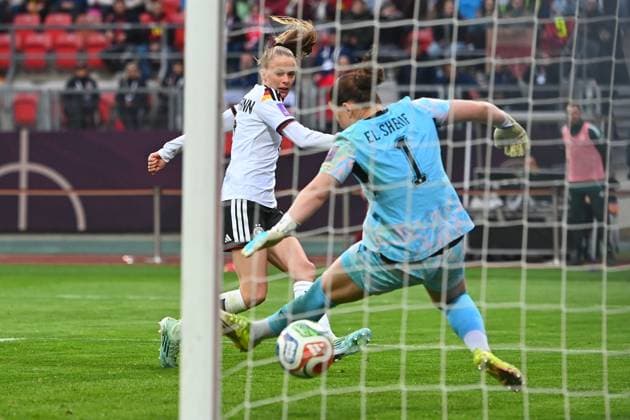 Tor Vivien ENDEMANN (GER) zum 2-0, Aktion.,Torschuss gegen Torfrau Mariella EL SHERIF (AUT) Fussball WM Qualifikation Frauen Deutschland - Oesterreich am 14.04.2026 Max-Morlock-Stadion Nuernberg. Â *** Goal Vivien ENDEMANN GER to 2 0, Action ,Goal kick against goalkeeper Mariella EL SHERIF AUT Soccer World Cup Qualification Women Germany Austria on 14 04 2026 Max Morlock Stadion Nuernberg Â