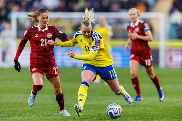 260414 Mille Gejl Jensen of Denmark and Stina Blackstenius of Sweden during the FIFA Women s World Cup Qualifier football match between Sweden and Denmark on April 14, 2026 in Gothenburg Photo Michael Erichsen BILDBYRAN COP 89 CS0928 fotboll football soccer fotball vm kval kval fifa womens world cup qualifier qualifier sverige sweden danmark denmark dam bbeng women kvinner  Copyright: MICHAELxERICHSEN BB260414MI026
