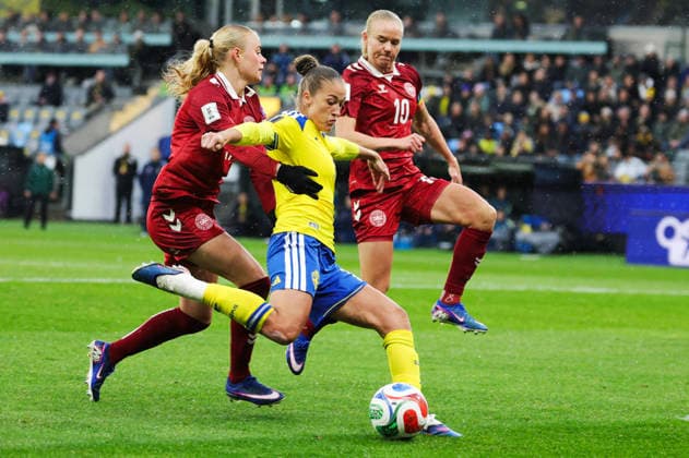 GÖTEBORG, SWEDEN 20260414 Swedens Filippa Angeldahl against Denmarks Kathrine Moller Kühl and Pernille Harder during Tuesdays World Cup qualifying football match between Sweden and Denmark at Gamla Ullevi in Gothenburg GÖTEBORG SWEDEN x9200x  Copyright: xAdamxIhse TTx VM-KVAL SVERIGE-DANMARK