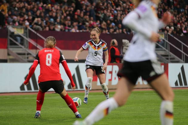 14 04 2026 Soccer Women 2025 2026 World Cup Qualification Europe 3 Matchday Germany Austria Max Morlock Stadium Nuremberg Janina Minge Germany, 5, white plays a pass Nuremberg Bayern Germany