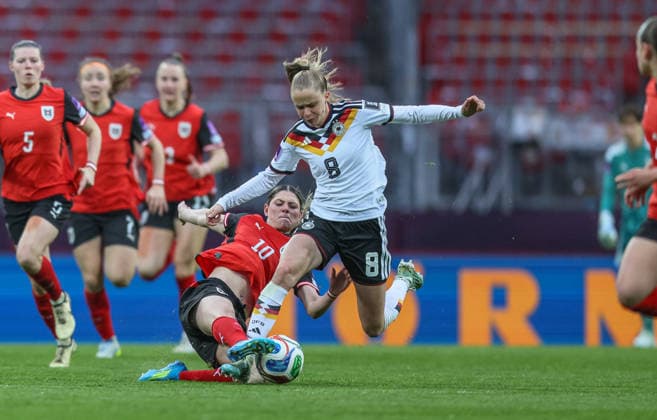 GER, Nuremberg, Germany vs Austria, International match, Football, FIFA, 2026 2027 season, World Cup Qualification, Max Morlock Stadium, 3 Matchday in picture f l Eileen Campbell Austria , Vivien Endemann Germany Women 8 DFB DFL REGULATIONS PROHIBIT ANY USE OF PHOTOGRAPHS AS IMAGE SEQUENCES AND OR QUASI VIDEO, 14 04 2026 Copyright: HMBxMedia HendrikxHamelau