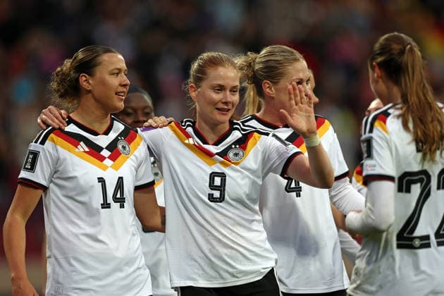 14 04 2026, xovx, Football Womens World Cup Qualification, Germany Austria cheering after the goal to 3 0 by Sjoeke Nüsken Germany, 2 v l Nuremberg Max Morlock Stadium Bayern Germany EN