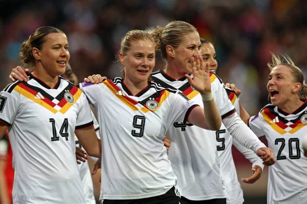 14 04 2026, xovx, Football Womens World Cup Qualification, Germany Austria cheering after the goal to 3 0 by Sjoeke Nüsken Germany, 2 v l Nuremberg Max Morlock Stadium Bayern Germany EN