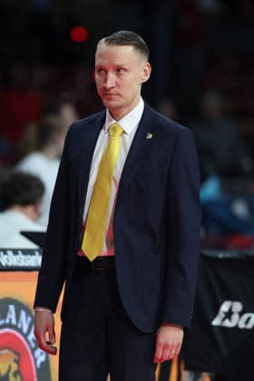 Mikko Riipinen MHP Riesen Ludwigsburg, Head Coach , GER, FC Bayern Basketball vs MHP Riesen Ludwigsburg, Basketball, easycredit Basketball Bundesliga, Matchday 13, Season 2025 2026, 14 04 2026, GER, FC Bayern Basketball vs MHP Riesen Ludwigsburg, Basketball, easycredit Basketball Bundesliga, Matchday 13, Season 2025 2026, 14 04 2026 Muenchen Copyright: xEibner-Pressefoto JennixMaulx EP_JML