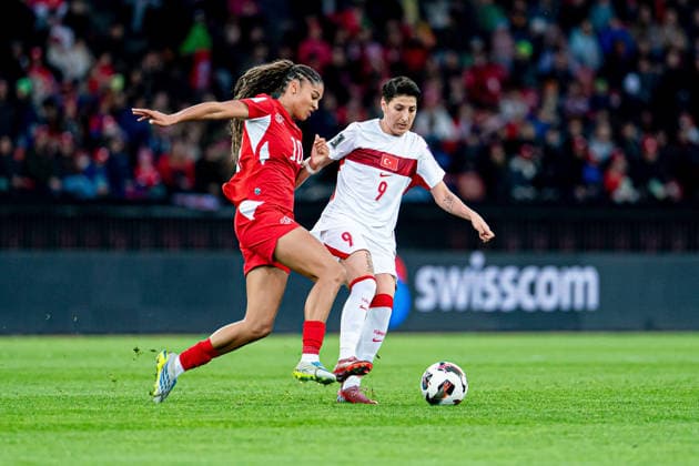 ZURICH, SWITZERLAND - APRIL 14: Kader Hancar (9 Turkey). right, and Sydney Schertenleib (10 Switzerland), left, in action during the UEFA Womens European Qualifiers for 2027 FIFA Womens World Cup match between Switzerland and Turkey at Letzigrund Stadium on April 14, 2026 in Zurich Switzerland. Copyright: xPriscilaxBütlerx xSPPx Sportspressphoto_SPR129209
