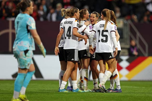 14 04 2026, xovx, soccer women world cup qualification, Germany Austria cheering after the goal to 4 0 by Jule Brand Germany Nuremberg Max Morlock Stadion Bayern Germany DE