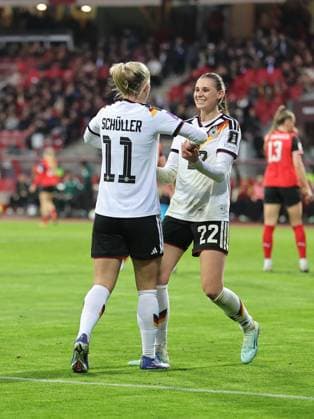 14 04 2026 Soccer womens soccer international World Cup qualifier qualifying match qualifying match for the 2027 World Cup Germany gg Austria Sportfoto Zink DaMa xdaxmax jubilation joy goal celebration after goal to 5 1 Lea Schüller Schueller 11, Germany Jule Brand 22, Germany cheers happy goal scorer Lea Schüller Schueller 11, Germany
