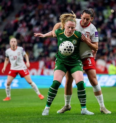 2027 FIFA Women s World Cup European Qualifiers, Polsat Plus Arena, Gdansk, Poland 14 4 2026 Poland vs Republic of Ireland WNT Ireland s Amber Barrett in action with Poland s Wiktoria Zieniewicz Amber Barrett in actino with Wiktoria Zieniewicz 14 4 2026  Copyright: x INPHO RyanxByrnex RB2_0578