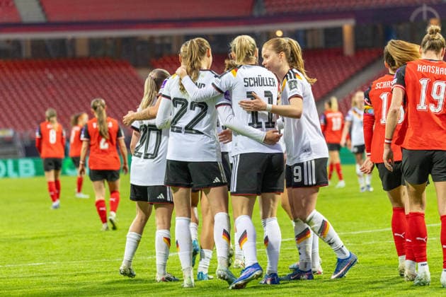 Germany Football World Cup Qualification Europe Women 2026, Matchday 3 Germany vs Austria Max Morlock Stadium Nuremberg Goal celebration after the goal to 4 0 for Germany by scorer Brand Jule German womens national team, 22 , Senß Elisa German womens national team, 20 , Schüller Lea German womens national team, 11 , Cerci Selina German womens national team, 15 , Wamser Carlotta German womens national team, 13 Copyright: xMichellexLukax