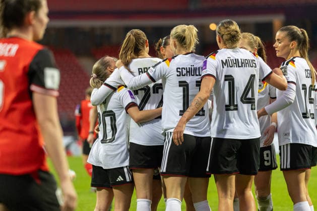 Germany Football World Cup Qualification Europe Women 2026, Matchday 3 Germany vs Austria Max Morlock Stadium Nuremberg Goal celebration after the goal to 4 0 for Germany by scorer Brand Jule German womens national team, 22 , Senß Elisa German womens national team, 20 , Schüller Lea German womens national team, 11 , Cerci Selina German womens national team, 15 , Wamser Carlotta German womens national team, 13 Copyright: xMichellexLukax