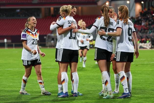 Goal celebration of the German womens national team after the goal to 5 1 by Lea Schueller 11 Germany , Germany vs. Austria, DFB, Football, Women, Womens World Cup Qualification, Group stage, Group D, Matchday 3 of 6, Season 2025 26, 14 04 2026 Nuernberg Bayern Germany Copyright: xkolbert-press MartinxAgüerax