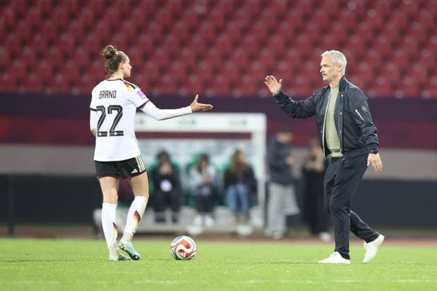 14 04 2026 Soccer womens soccer international match World Cup qualifier qualifying match qualifying match for the 2027 World Cup Germany gg Austria sports photo Zink DaMa xdaxmax cheering joy after the end of the match Jule Brand 22, Germany Christian Wück coach, Germany clapping off