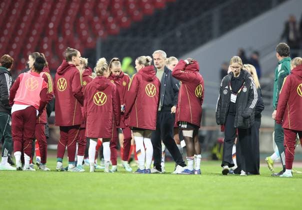 14 04 2026 football womens soccer international match world cup qualifier qualifying match qualifying match for the world cup 2027 Germany gg Austria sports photo zinc DaMa xdaxmax cheering joy after the end of the match team team and Christian Wück coach, Germany of the German national team clapping off