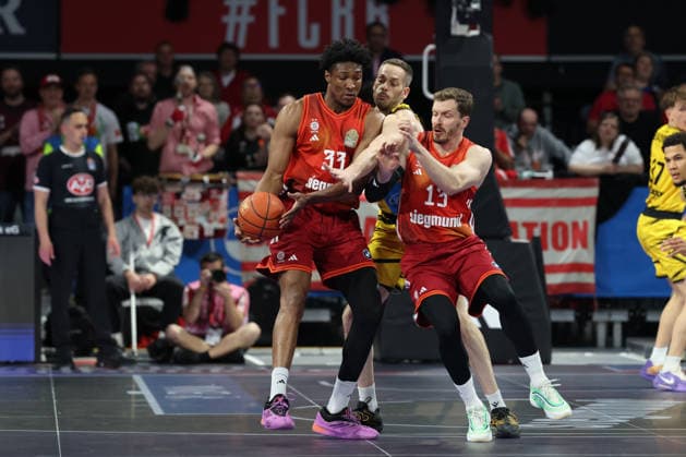 David McCormack FC Bayern Basketball, 33 with Andreas Obst FC Bayern Basketball, 13 and Jonas Wohlfarth Bottermann MHP Riesen Ludwigsburg, 18 , GER, FC Bayern Basketball vs MHP Riesen Ludwigsburg, Basketball, easycredit Basketball Bundesliga, Matchday 13, 2025 2026 season, 14 04 2026, GER, FC Bayern Basketball vs MHP Riesen Ludwigsburg, Basketball, easycredit Basketball Bundesliga, Matchday 13, 2025 2026 season, 14 04 2026 Munich Copyright: xEibner-Pressefoto JennixMaulx EP_JML