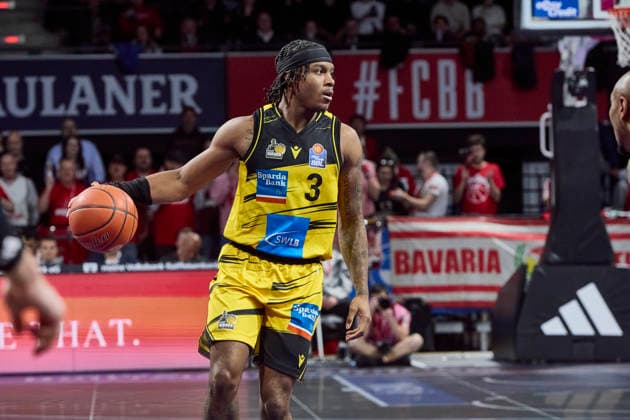 German Basketball Bundesliga BBL , FC Bayern Munich Basketball vs MHP RIESEN Ludwigsburg, Munich FC Bayern Basketball, Ludwigsburg MHP RIESEN, 2026 04 14 in Munich SAP Garden SMITH Stefan MHP RIESEN Ludwigsburg Point Guard PG Nr3 LUD3 sportworld Munich SAP Garden Bayern Germany