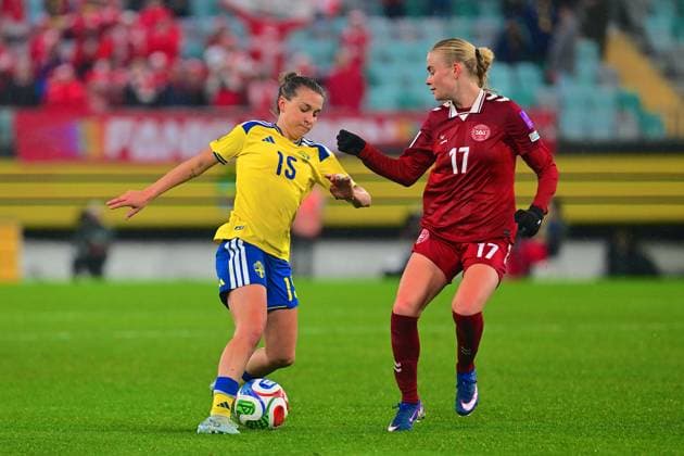 Gamla Ullevi GOTHENBURG, SWEDEN - APRIL 14: Julia Zigiotti Olme of Sweden and Kathrine Moller Kühl of Denmark in the World Cup 2027 qualifier match between Sweden and Denmark at Gamla Ullevi on April 14, 2026 in Gothenburg, Sweden. (Peter Sonander SPP) Copyright: xx spp-en-PeSo-20260414_SPP_PeterSonander_6023
