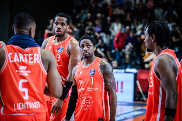 easycredit BBL Basketball Bundesliga 2025 2026 Catch-up match 23 Matchday 14 04 2026 Science City Jena vs Basketball Löwen Braunschweig Deep disappointment on the faces of the Jena players after the home defeat Center Uchenna Iroegbu, left next to William McNair Sparkassen Arena
