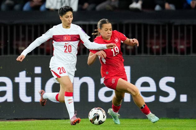 Elif Keskin 20 (Turkiye) against Iman Beney 19 (Switzerland) during Women s Qualifiers - Switzerland vs Turkey , FIFA World Cup, WM, Weltmeisterschaft, Fussball match in Zurich, Switzerland, April 14 2026  Copyright: xScottxColeman IPAxSportx xipa-agency.netx xx IPA_73961781 IPA_Agency_IPA73961781