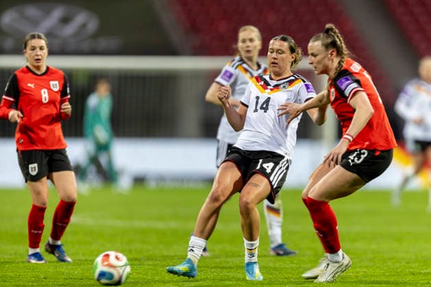 GER, nuremburg, football, womens football, womens world cup qualifiers, matchday 3, Germany vs. Austria in picture f.l.: Larissa Muehlhaus (Germany 14), Virginia Kirchberger (Austria 13), takle, duell for the ball 14.04.2026, Max-Morlock Stadium Nuremberg DFB REGULATIONS PROHIBIT ANY USE OF PHOTOGRAPHS AS IMAGE SEQUENCES AND OR QUASI-VIDEO, Nuremberg Max-Morlock Stadium Bavaria Germany Copyright: xPaulxFritzx
