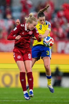 260414 Amalie Vangsgaard of Denmark and Sofia Reidy of Sweden during the FIFA Women s World Cup Qualifier football match between Sweden and Denmark on April 14, 2026 in Gothenburg Photo Carl Sandin BILDBYRAN code CS CS0928 fotboll football soccer fotball vm kval kval fifa womens world cup qualifier qualifier sverige sweden danmark denmark dam bbeng women kvinner  Copyright: CARLxSANDIN BB260414CS037