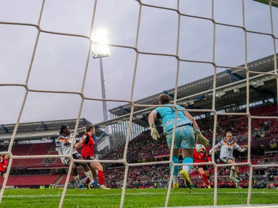 14 04 2026, World Cup Qualification Europe, Women 2026, Matchday 3, Germany Austria, at Max Morlock Stadium Nuremberg, right 2 0 Goal shot Vivien Endmann Germany against goalkeeper Mariella El Sherif left, Austria