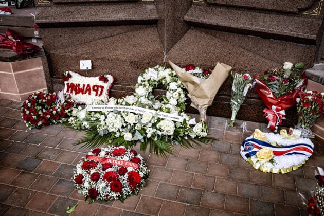 LIVERPOOL, ENGLAND- APRIL 14: PSG fans leave wreaths at memorial to victims of the Hillsborough disaster prior to a UEFA Champions League 2025 26 match between Liverpool and Paris Saint-Germain in Liverpool on April 14, 2026 (Photo by Will Palmer Sports Press Photo)  Copyright: xWillxPalmer SportsxPressxPhotox Sportspressphoto_SPR129226